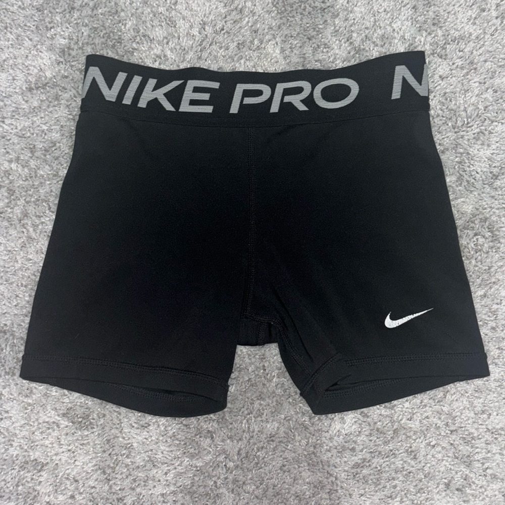 Mid Rise Nike Pro 365 Shorts